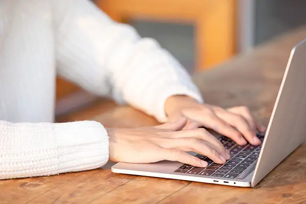 乐山美食街建议住哪里